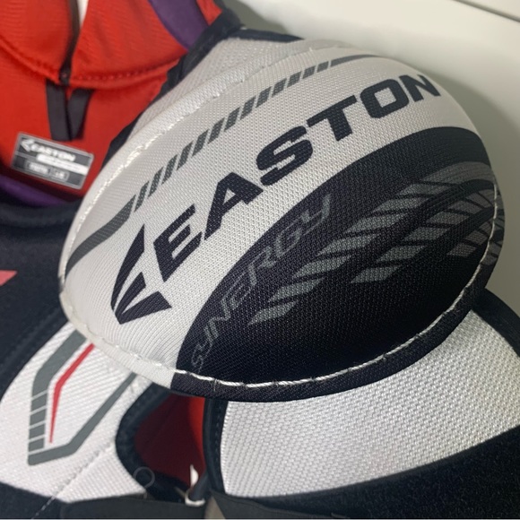 Easton Youth Synergy HSX Ice Hockey Shoulder Pads - Picture 2 of 13